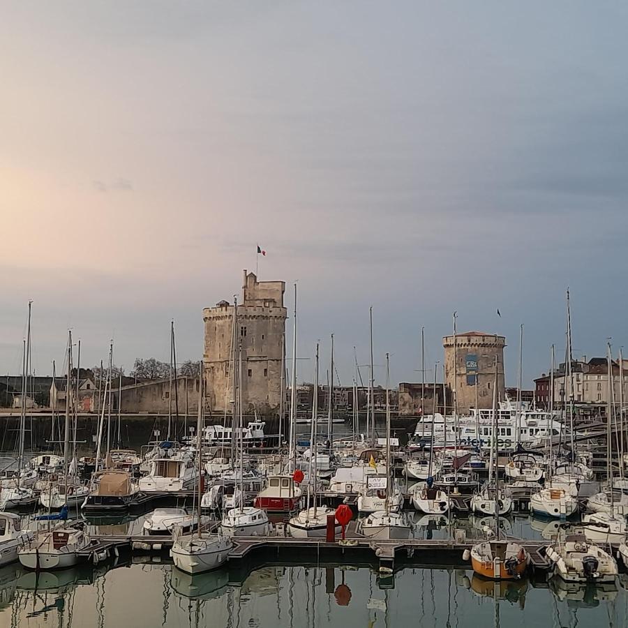 Un Hotel En Ville La Rochelle  Exterior photo
